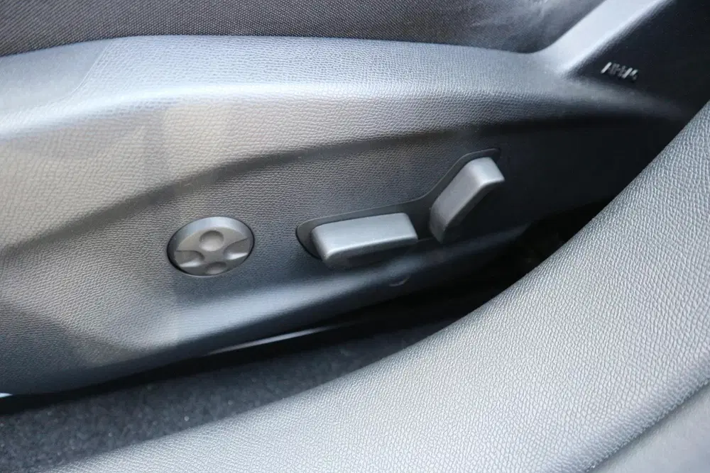 Peugeot 308 1.2 PureTech Allure Pack 130PK LEDER CAMER uit 2021, foto 14