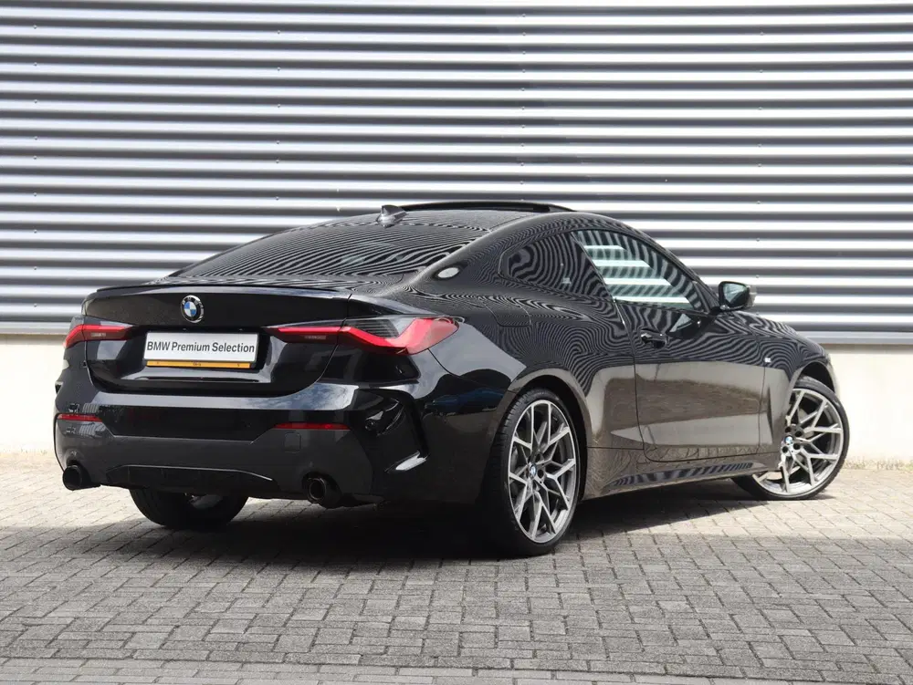 BMW 4-serie Coupé 430i uit 2021, foto 2