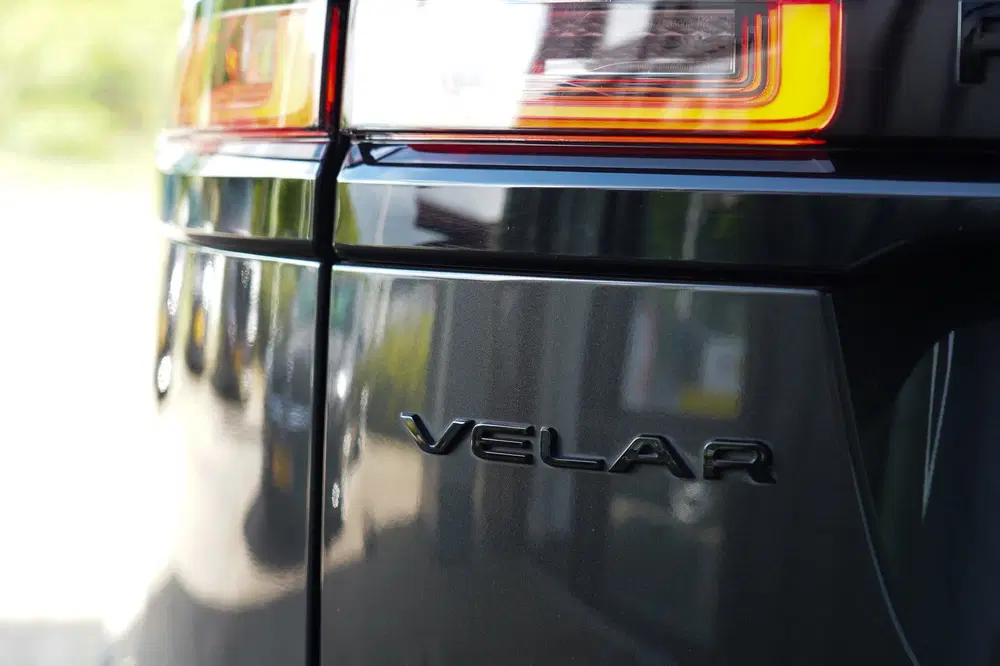 Land Rover Range Rover Velar 2.0 P400e R-Dynamic PANO uit 2021, foto 7