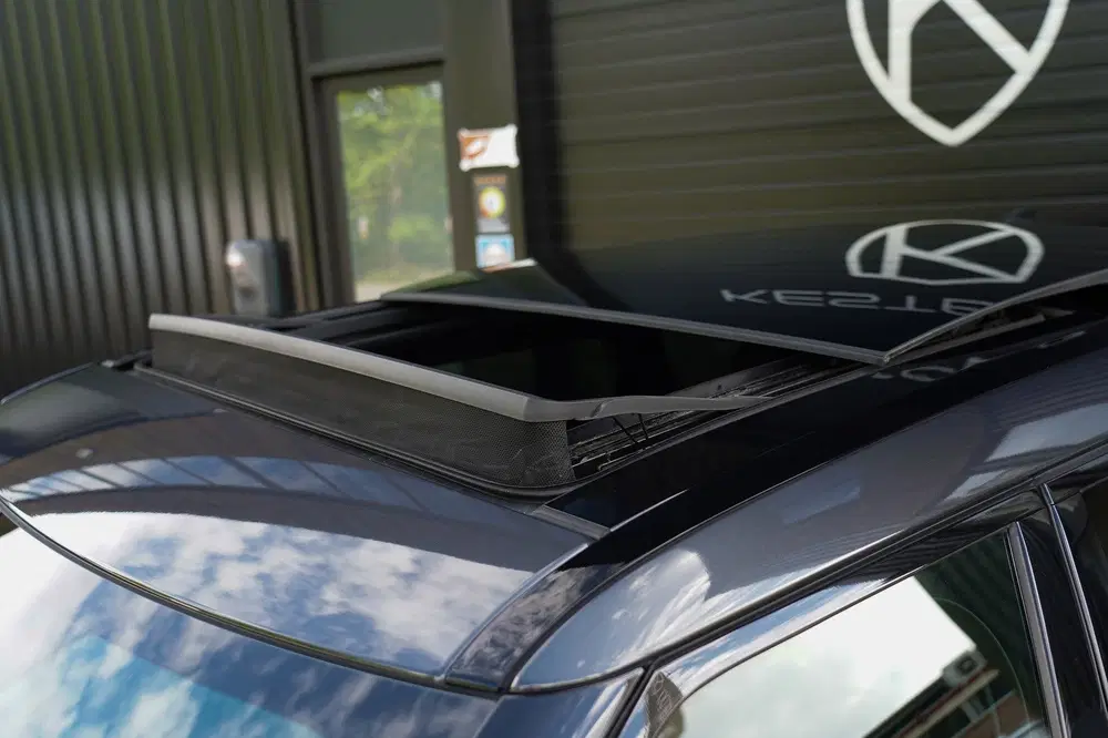 Land Rover Range Rover Velar 2.0 P400e R-Dynamic PANO uit 2021, foto 8
