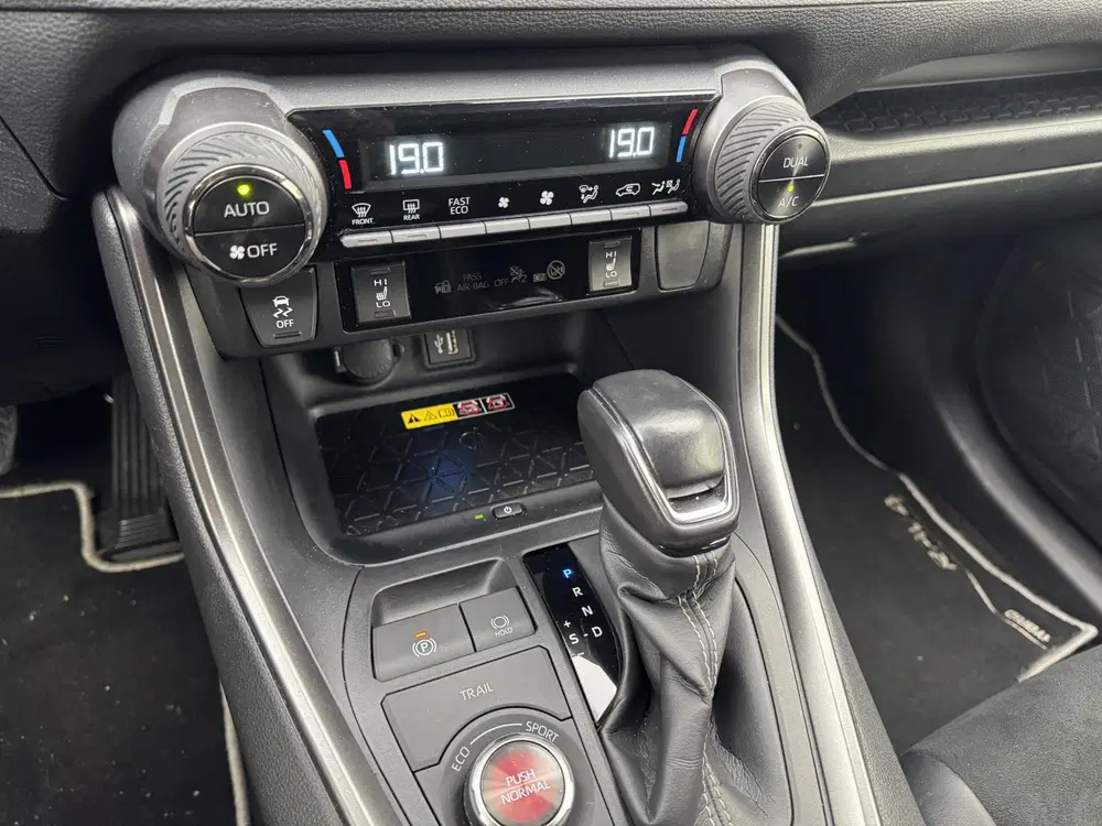 Toyota RAV 4 2.5 Hybrid AWD GR SPORT uit 2024, foto 15