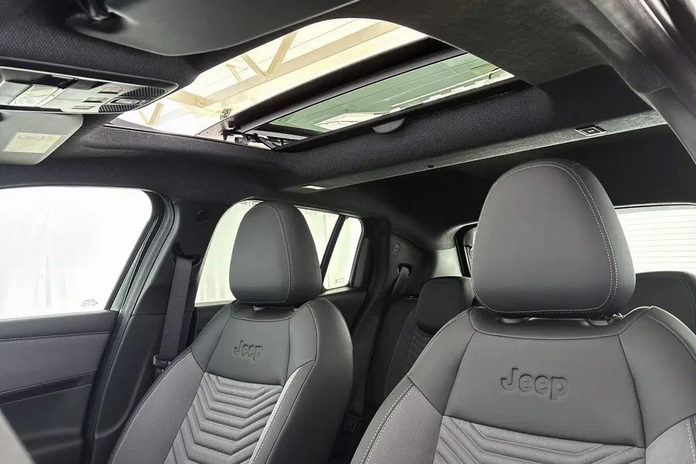 Jeep Avenger Summit 54 kWh Panoramadak Stoelverwarming uit 2026, foto 8