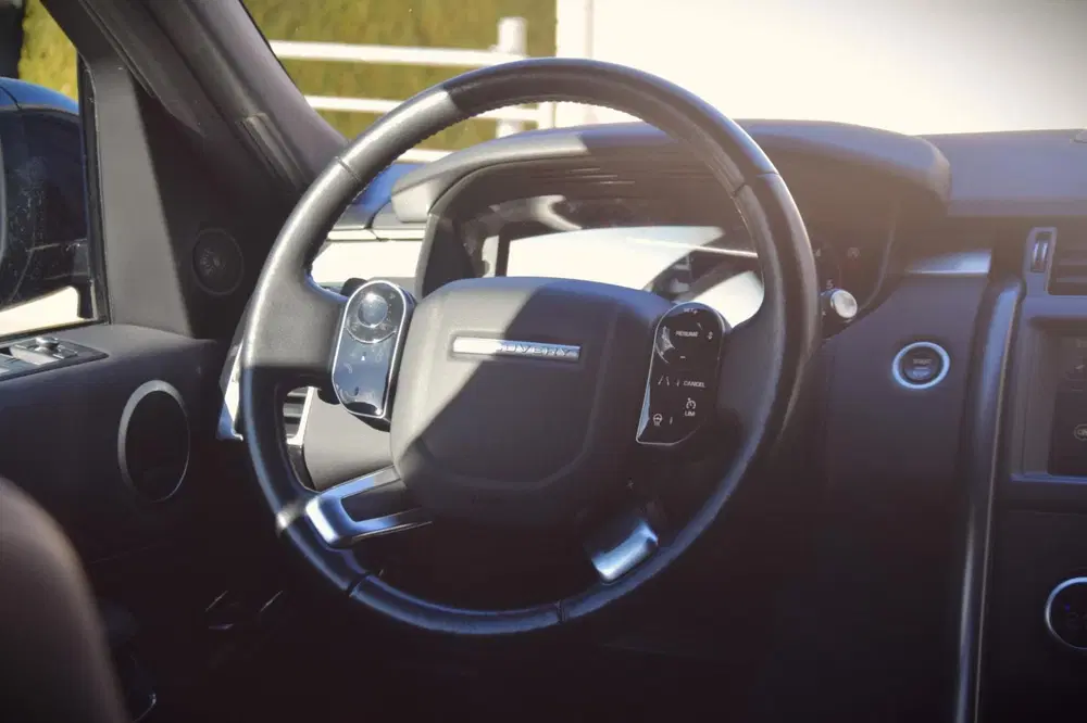 Land Rover Discovery 3.0 Sd6 HSE Luxury TREHAAK uit 2020, foto 2