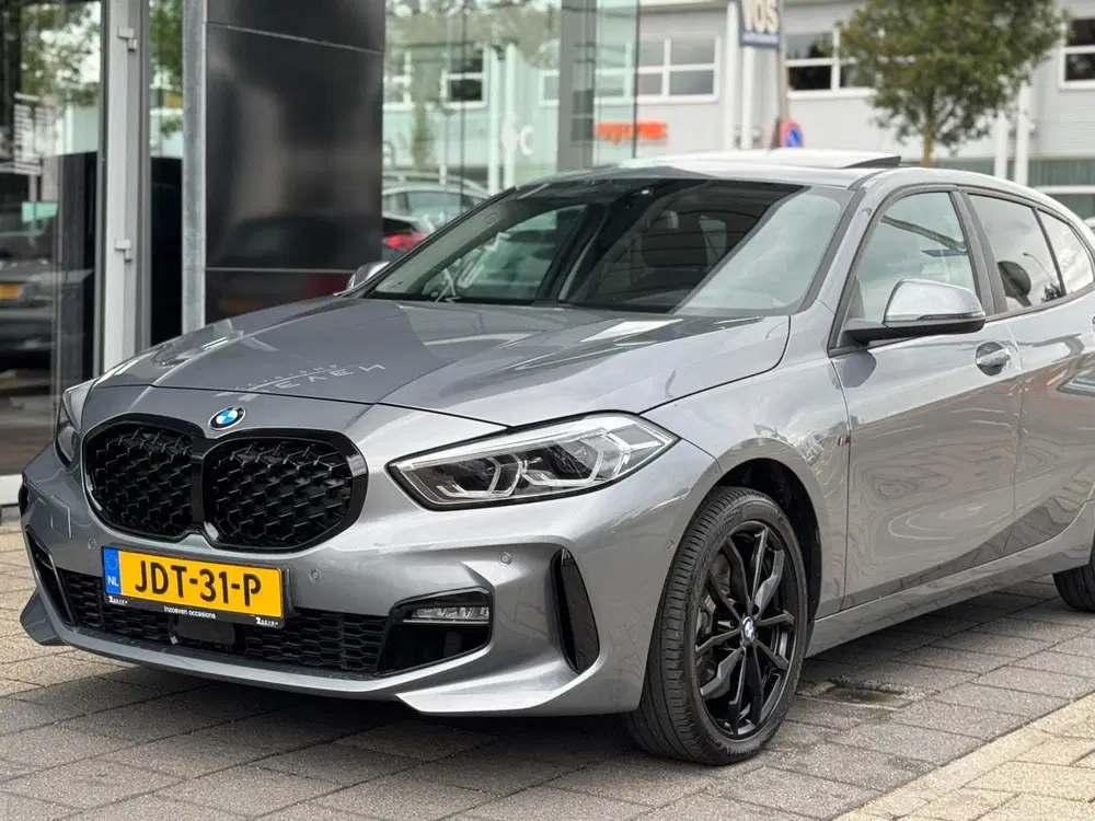 BMW 1-serie 120i M-pakket uit 2023, foto 10