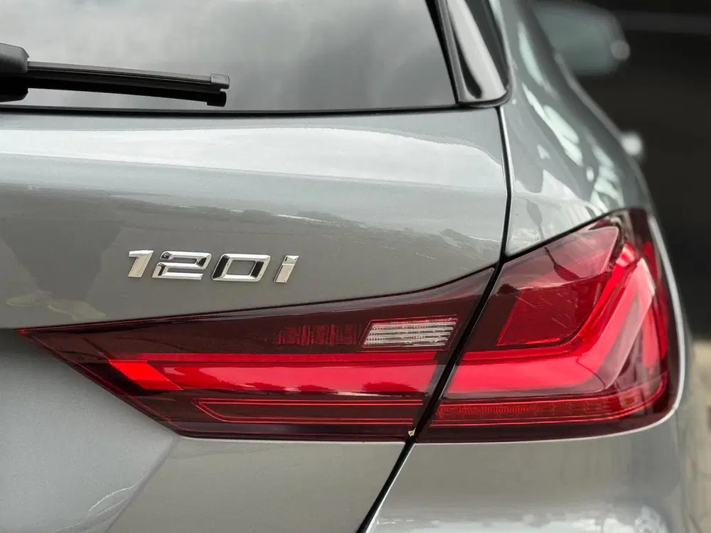 BMW 1-serie 120i M-pakket uit 2023, foto 14