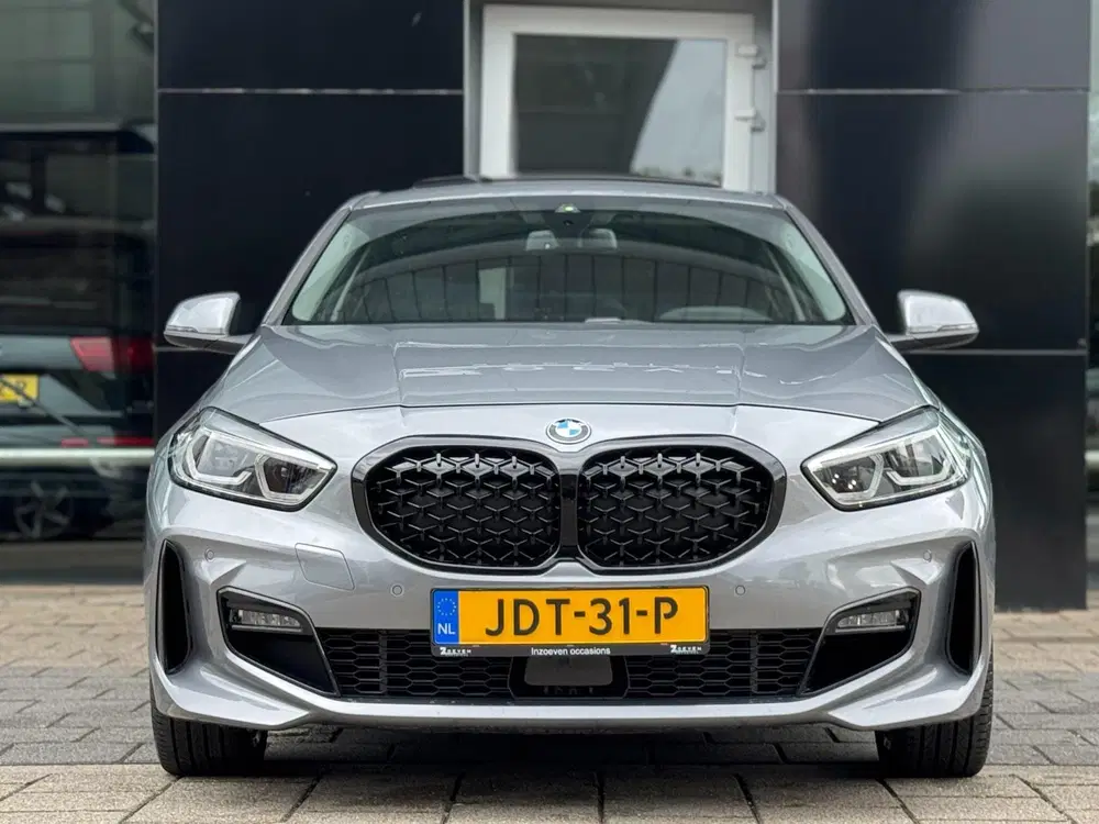 BMW 1-serie 120i M-pakket uit 2023, foto 3