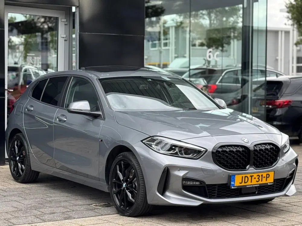 BMW 1-serie 120i M-pakket uit 2023, foto 4