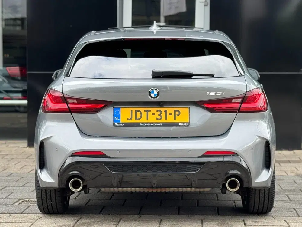 BMW 1-serie 120i M-pakket uit 2023, foto 5