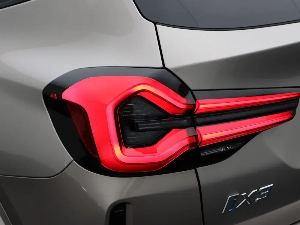 BMW iX3 High Executive 80 kWh SoH 97% uit 2024, foto 10