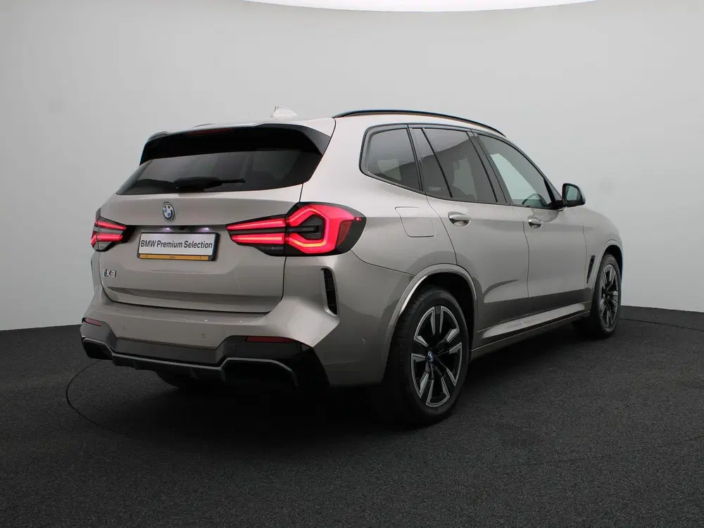 BMW iX3 High Executive 80 kWh SoH 97% uit 2024, foto 2