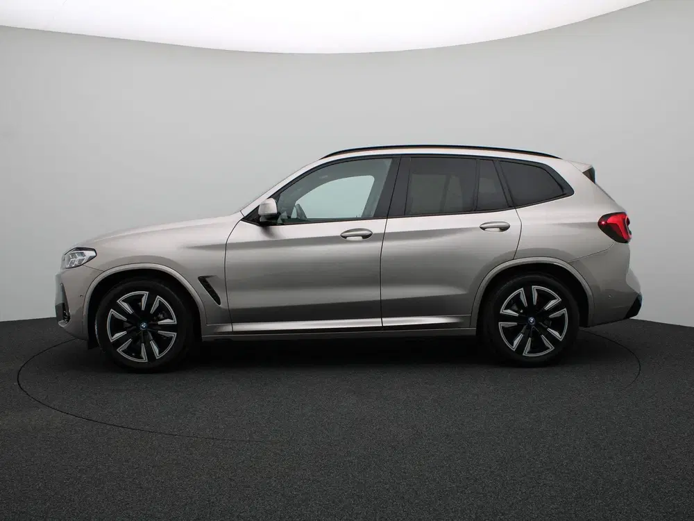 BMW iX3 High Executive 80 kWh SoH 97% uit 2024, foto 4