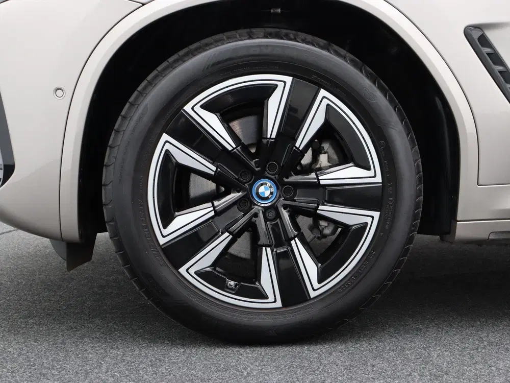 BMW iX3 High Executive 80 kWh SoH 97% uit 2024, foto 9