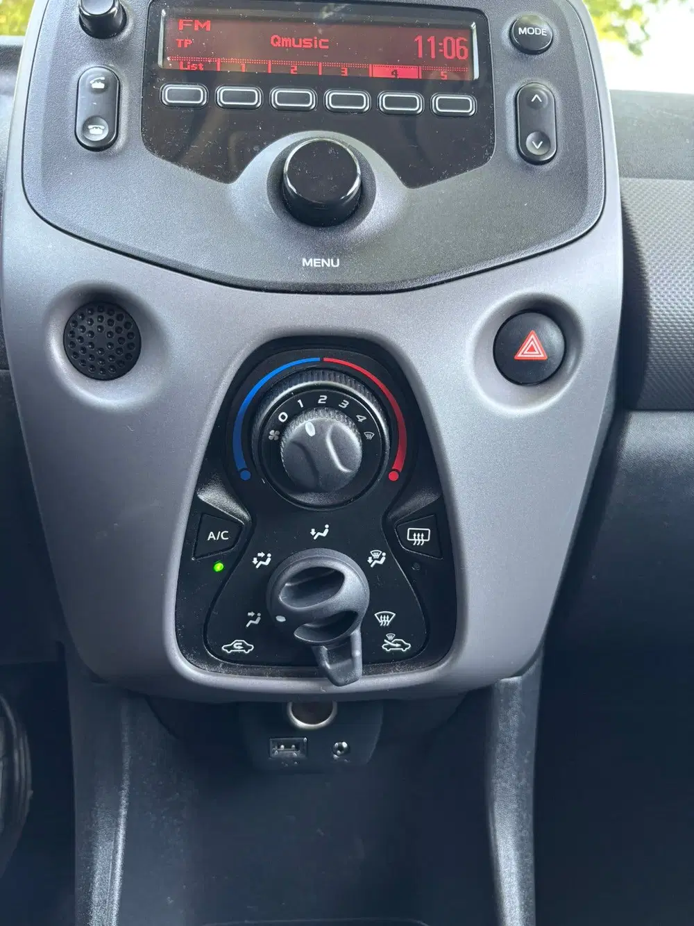 Peugeot 108 1.0 E-vti 72pk 5D 2020 Grijs Airco uit 2020, foto 13