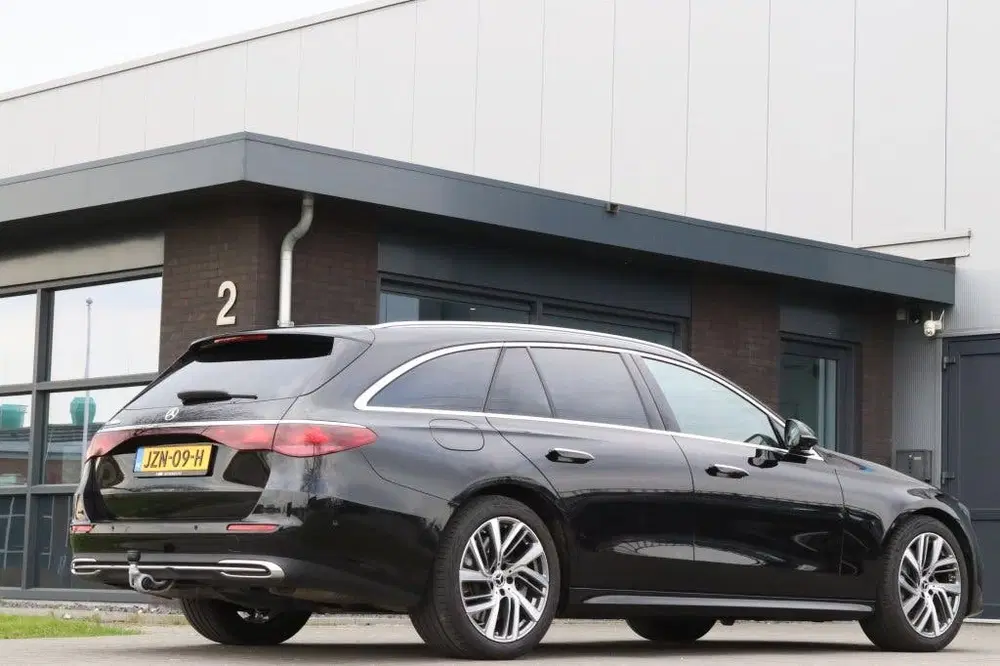 Mercedes-Benz E-Klasse 300e Avantgarde Plus 108km Tre uit 2024, foto 3