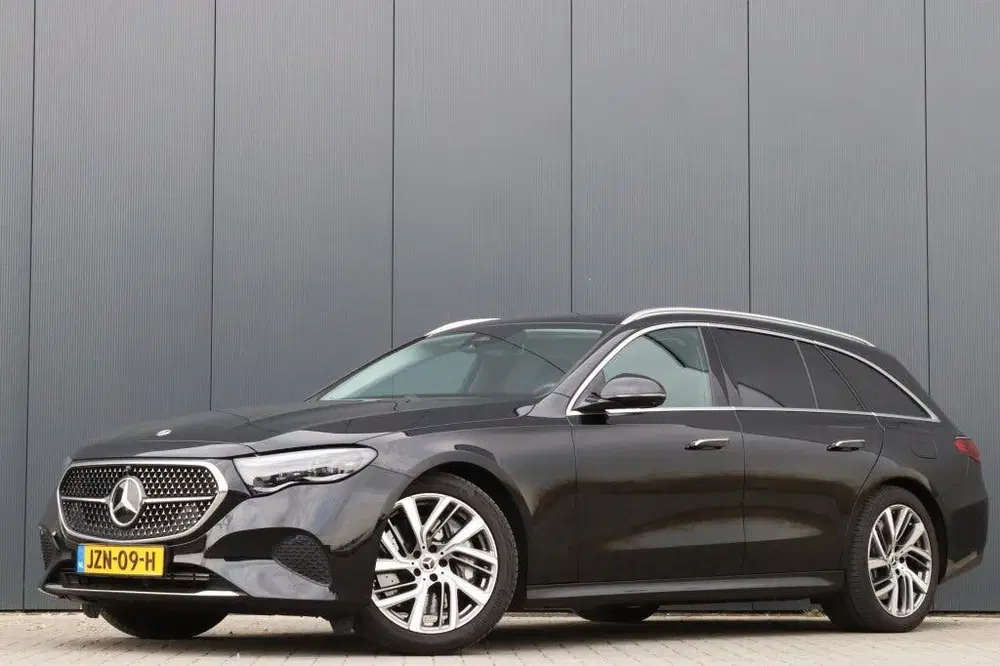 Mercedes-Benz E-Klasse 300e Avantgarde Plus 108km Tre uit 2024, foto 4