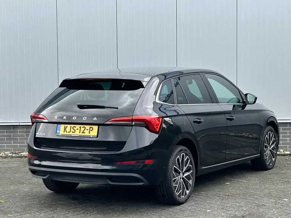 Skoda Scala 1.0 TSI 110pk DSG AUTOM. Ambition GLAZEN P uit 2022, foto 2