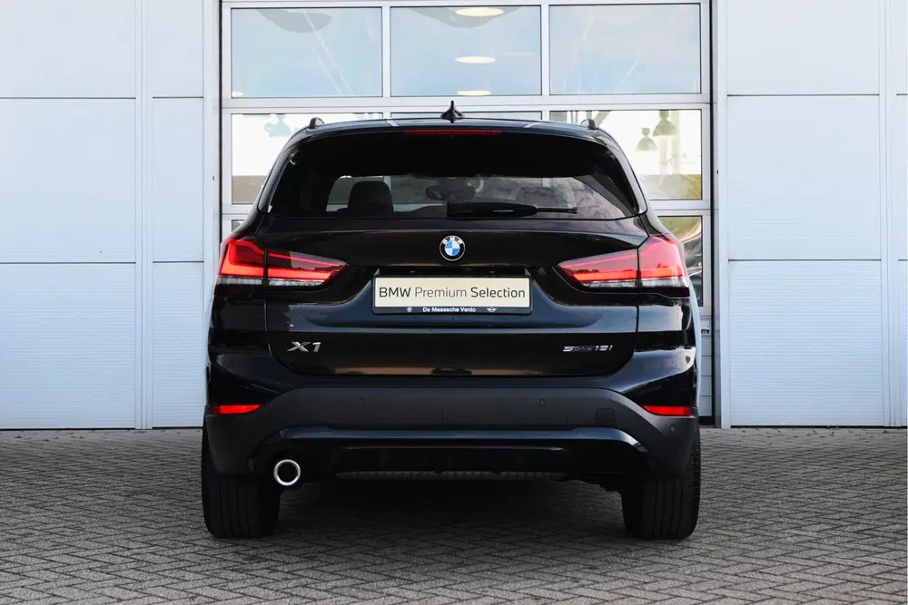 BMW X1 sDrive18i Sport Line Automaat uit 2019, foto 6