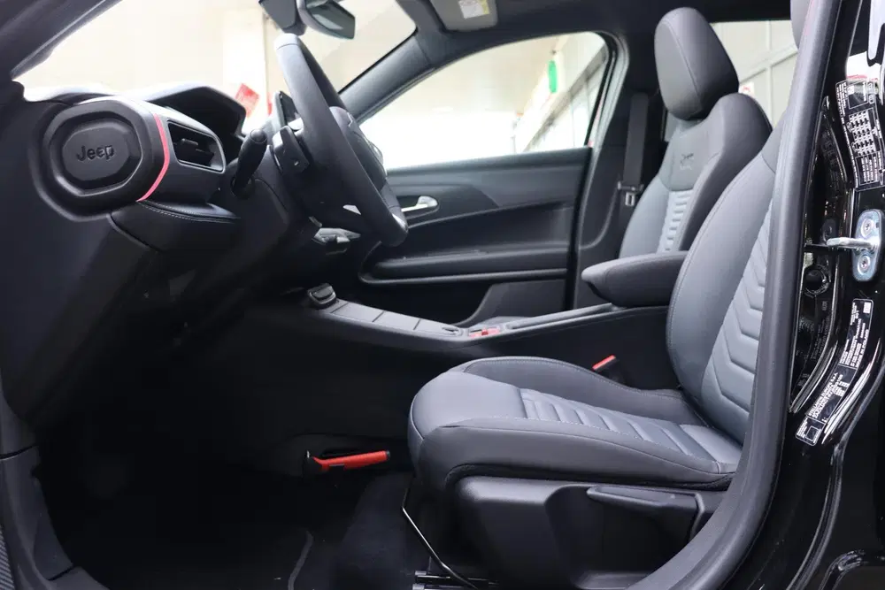 Jeep Avenger 1.2 e-Hybrid Summit Facelift Panoramadak C uit 2026, foto 10