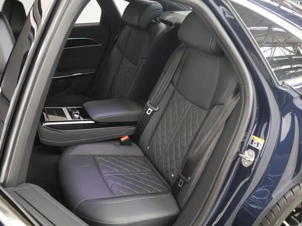 Audi A8 60 TFSI e quattro uit 2022, foto 11