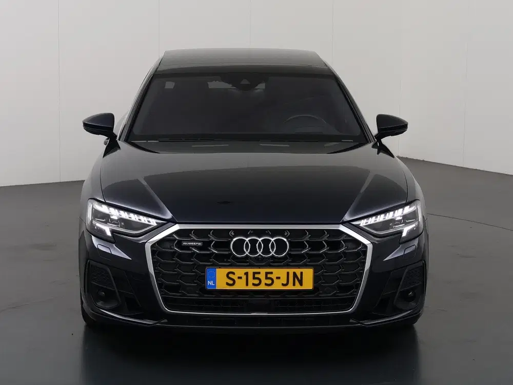 Audi A8 60 TFSI e quattro uit 2022, foto 3