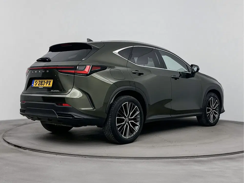 Lexus NX 450h+ AWD Executive Line uit 2023, foto 2