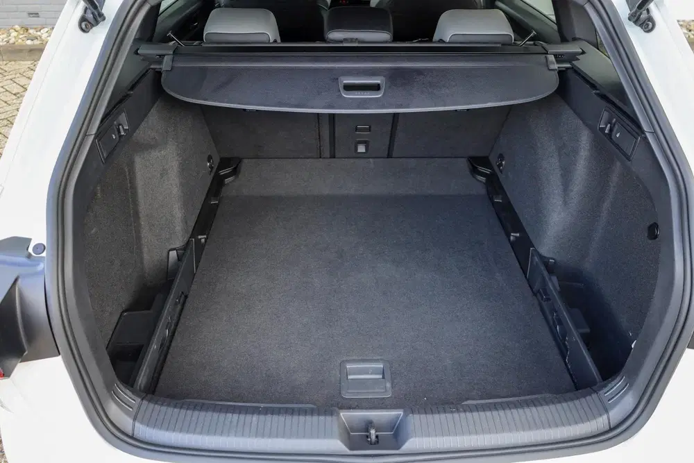 Volkswagen Golf 1.5 eTSI 130pk R-Line Business+ uit 2022, foto 14