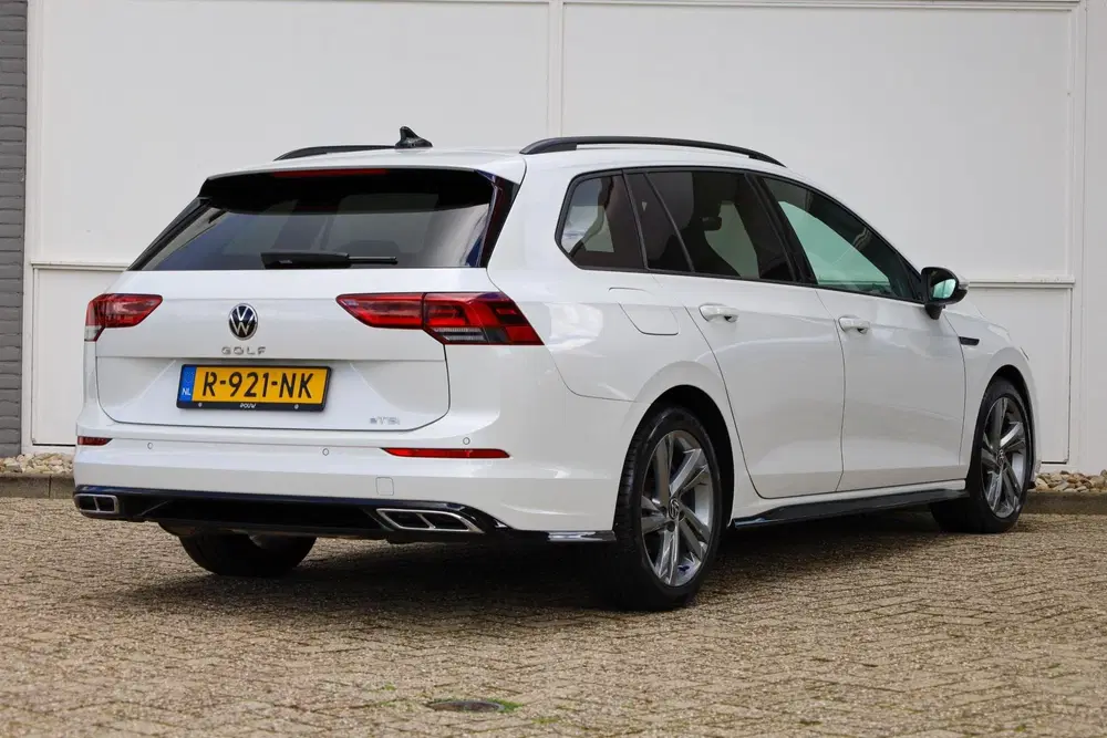 Volkswagen Golf 1.5 eTSI 130pk R-Line Business+ uit 2022, foto 2