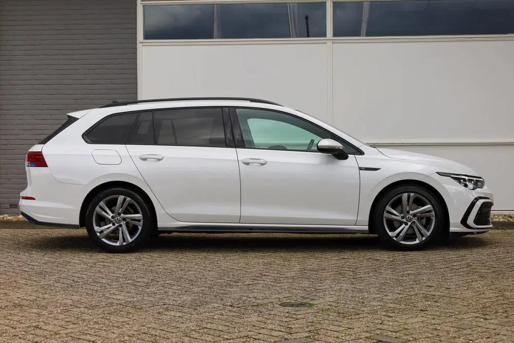 Volkswagen Golf 1.5 eTSI 130pk R-Line Business+ uit 2022, foto 3