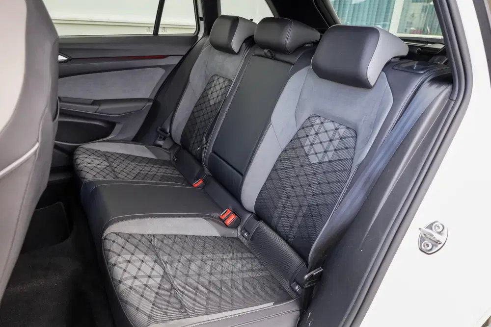 Volkswagen Golf 1.5 eTSI 130pk R-Line Business+ uit 2022, foto 6