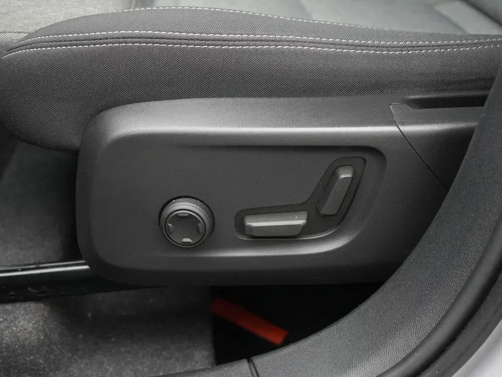 Volvo XC40 1.5 T4 Plug-in hybrid Plus Dark uit 2023, foto 12