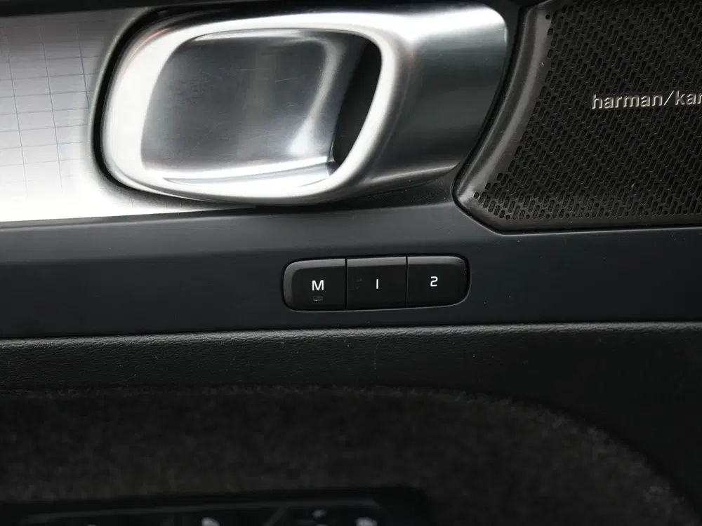 Volvo XC40 1.5 T4 Plug-in hybrid Plus Dark uit 2023, foto 13