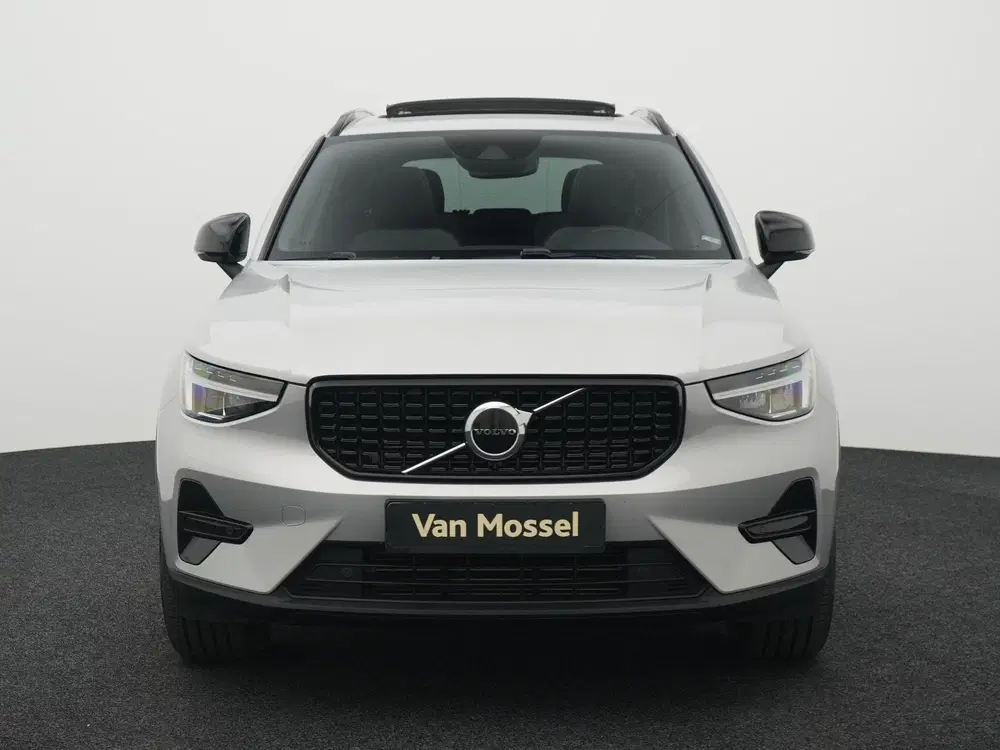 Volvo XC40 1.5 T4 Plug-in hybrid Plus Dark uit 2023, foto 3
