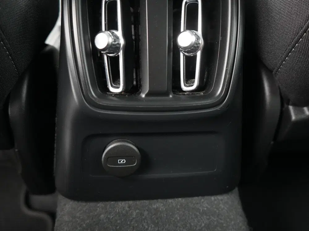 Volvo XC40 1.5 T4 Plug-in hybrid Plus Dark uit 2023, foto 9