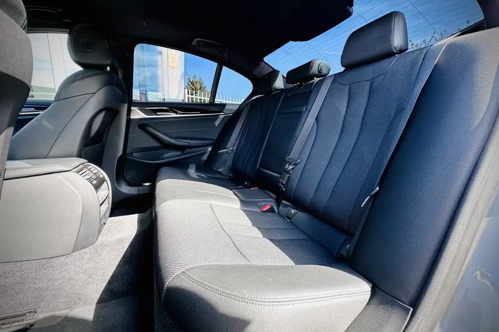 BMW 5-serie 5 Serie 520i High Executive Sport Line uit 2019, foto 15