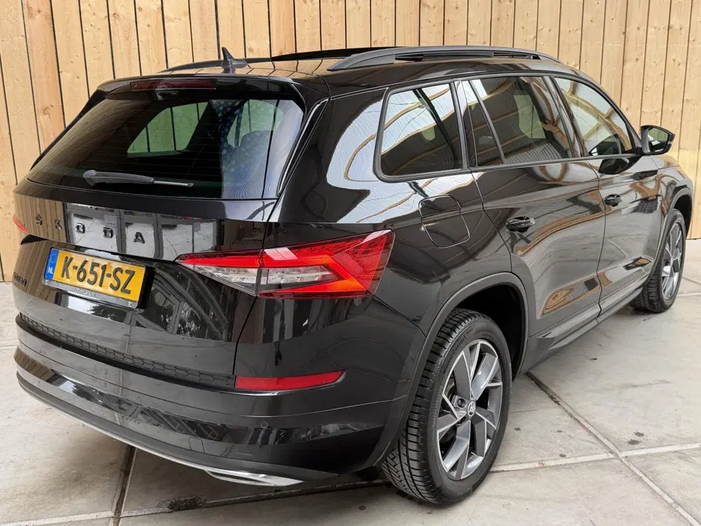 Skoda Kodiaq 1.5 TSI Sportline Business 7 persoons Auto uit 2021, foto 2