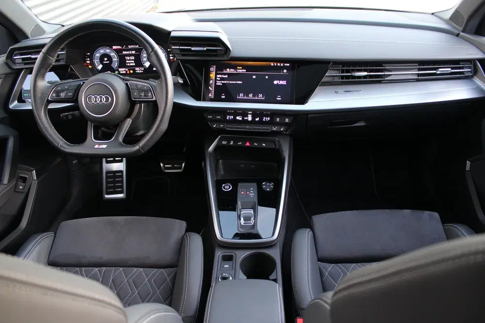 Audi A3 45 TFSI e 3x S-Line Competition uit 2022, foto 2