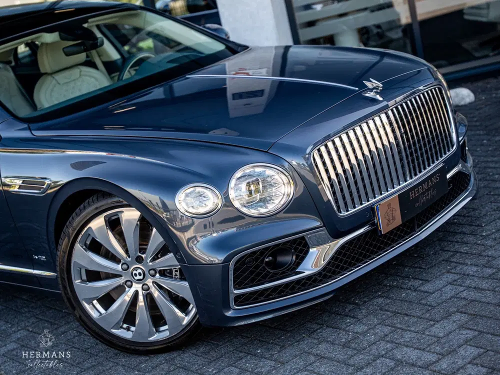 Bentley Flying Spur 6.0 W12 First Edition uit 2019, foto 2