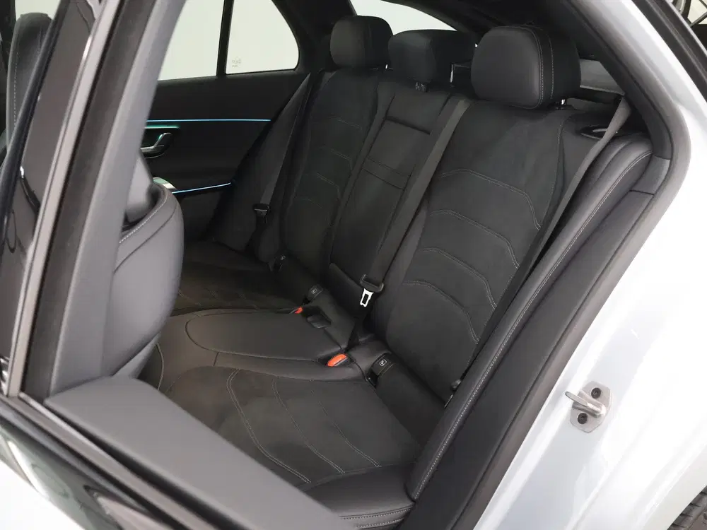 Mercedes-Benz E-Klasse 300 e Sport Edition uit 2025, foto 12