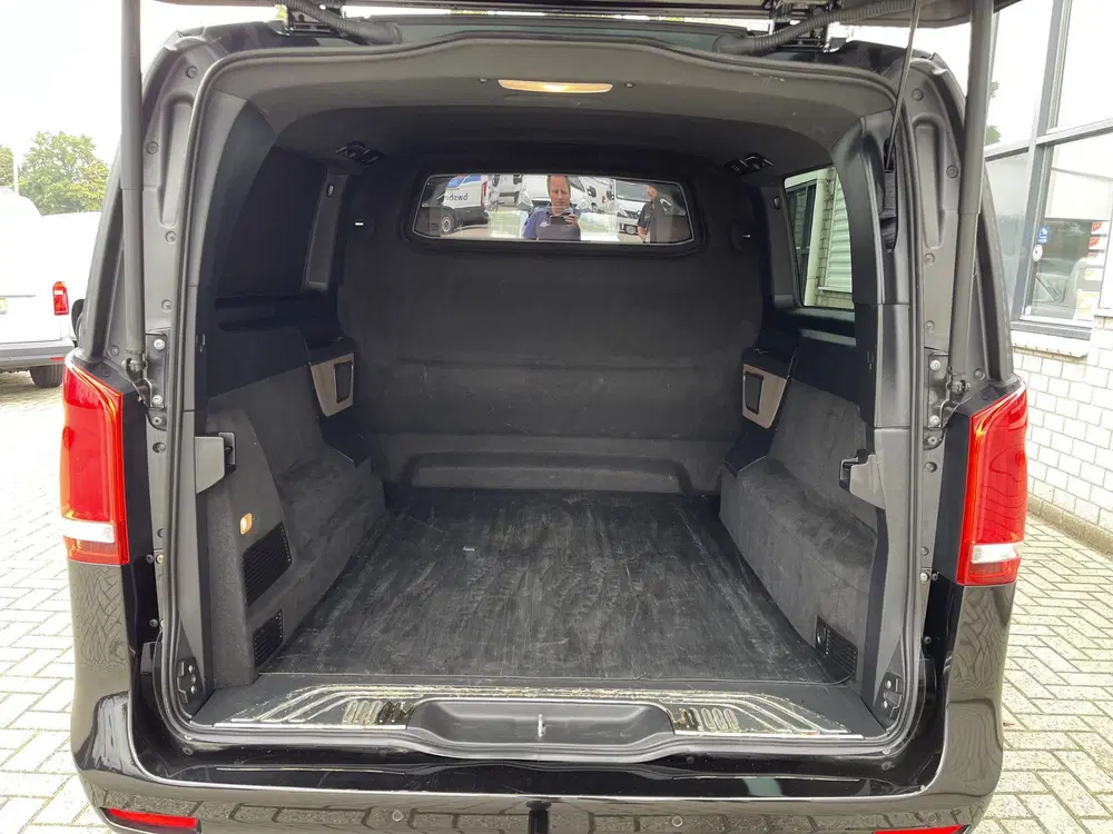 Mercedes-Benz V-Klasse 300d 237pk Extra Lang DC 5 persoons A uit 2021, foto 3