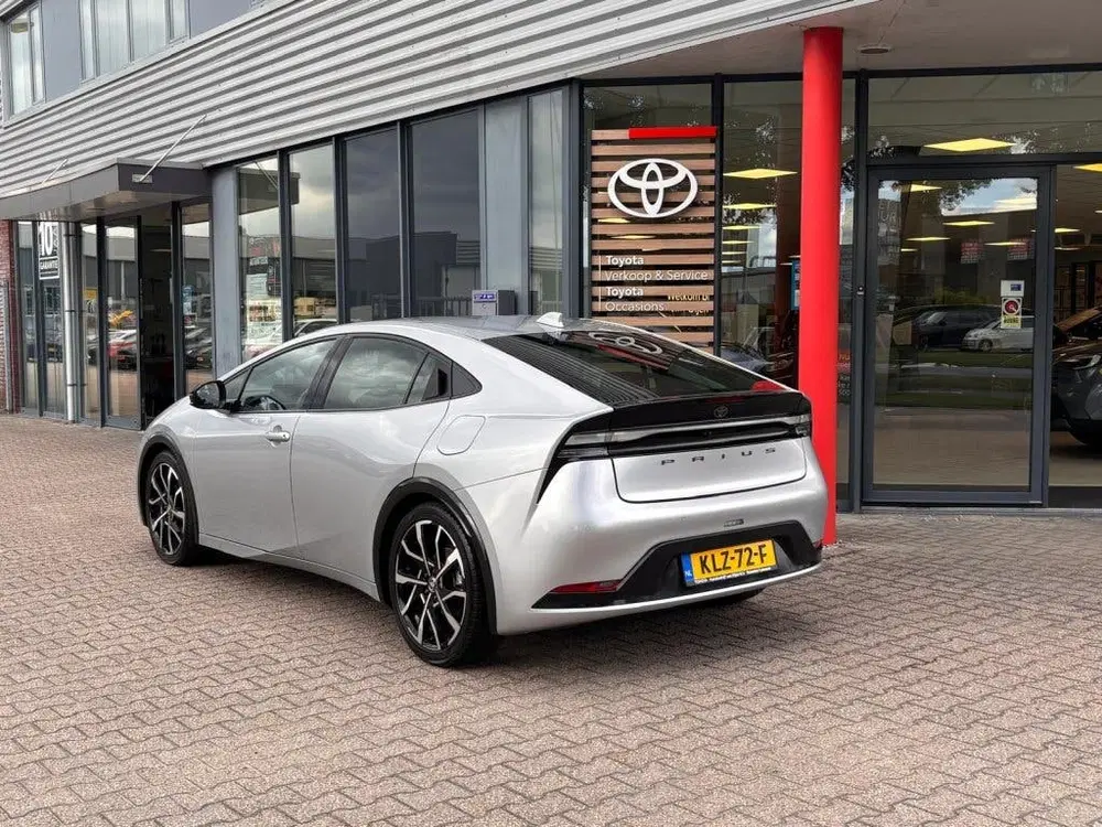 Toyota Prius 2.0 Phev 220 Executive uit 2024, foto 2