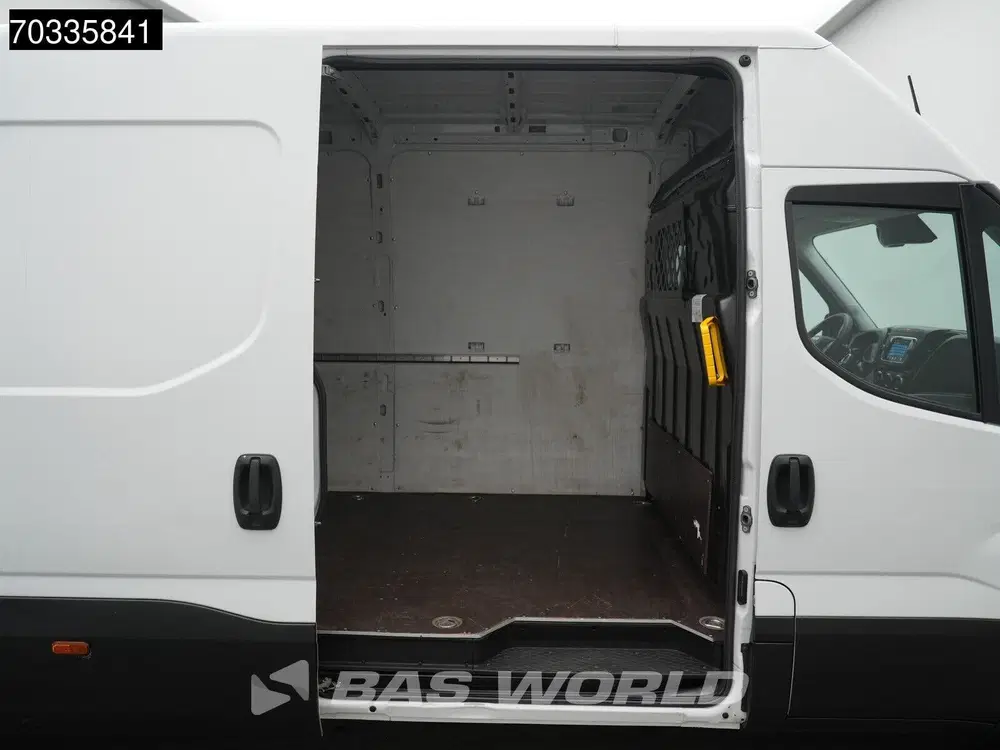 Iveco Daily Automaat L3H2 AC uit 2023, foto 9