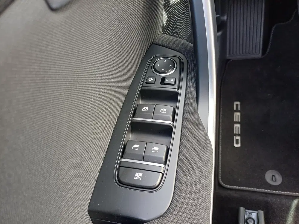 Kia Ceed 1.0 T-GDi DynamicLine uit 2020, foto 14