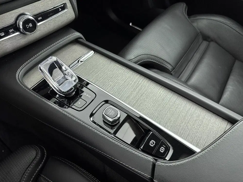 Volvo XC90 2.0 T8 Recharge AWD Ultimate Dark uit 2023, foto 13