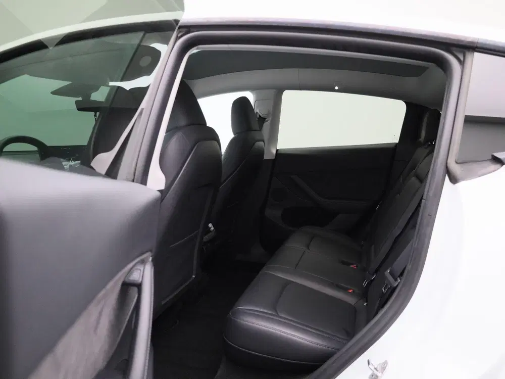 Tesla Model Y Long Range RWD 75 kWh uit 2022, foto 10