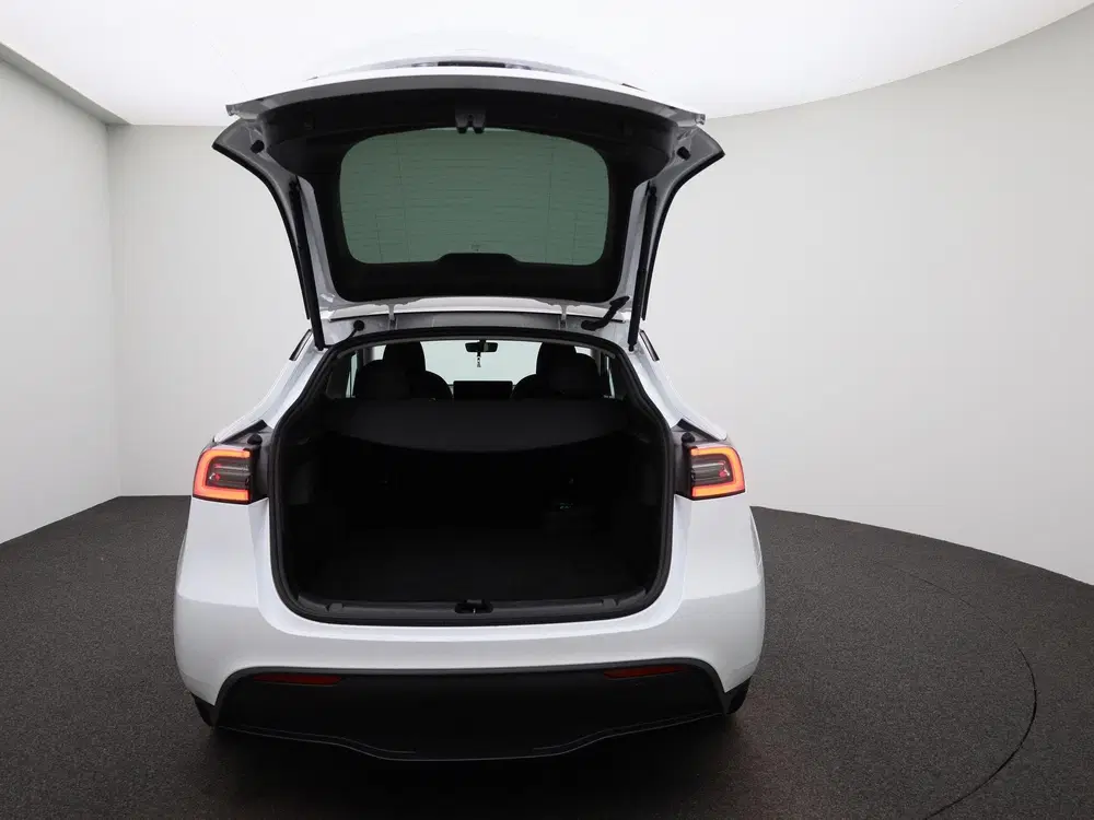 Tesla Model Y Long Range RWD 75 kWh uit 2022, foto 11