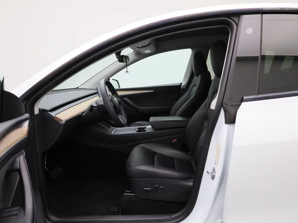 Tesla Model Y Long Range RWD 75 kWh uit 2022, foto 9