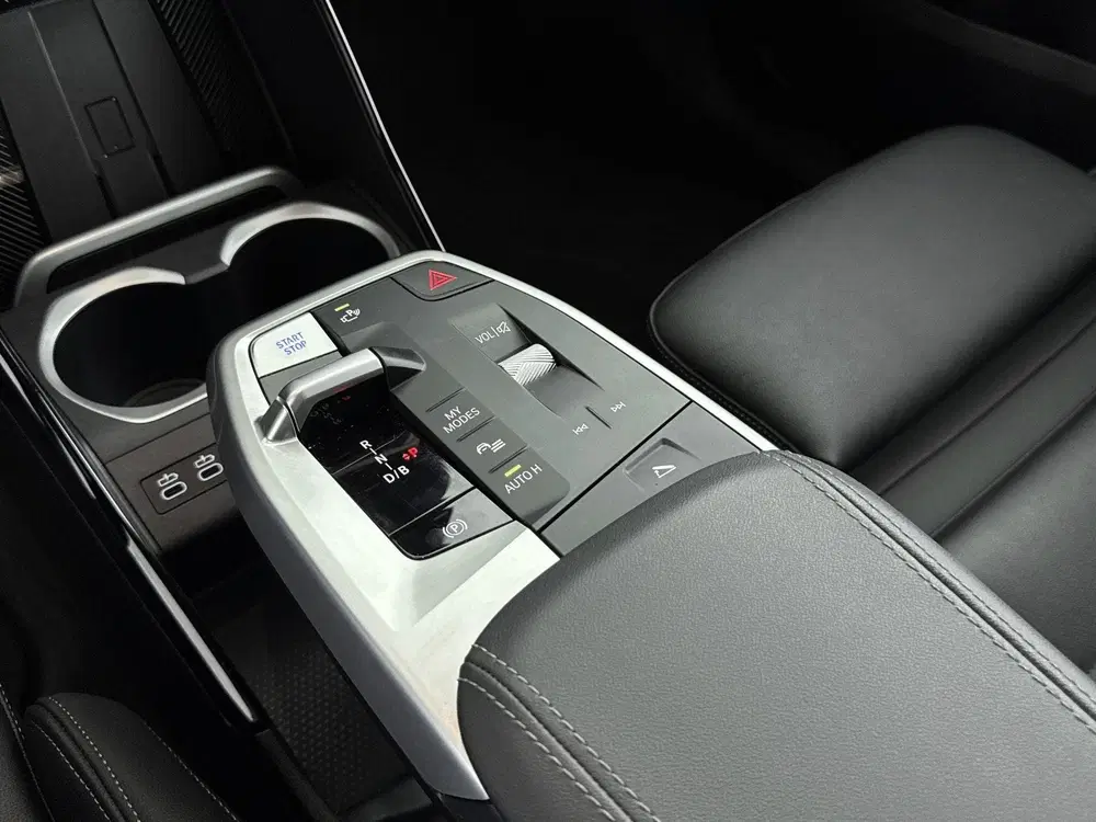 BMW iX2 eDrive20 67 kWh uit 2025, foto 10