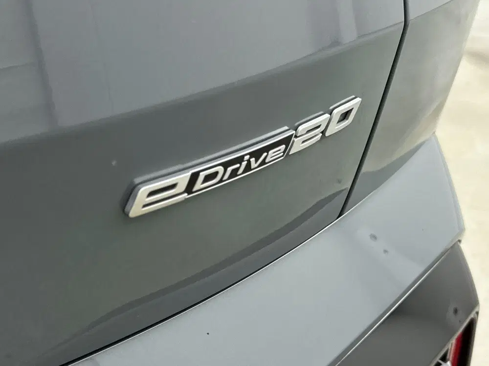 BMW iX2 eDrive20 67 kWh uit 2025, foto 13