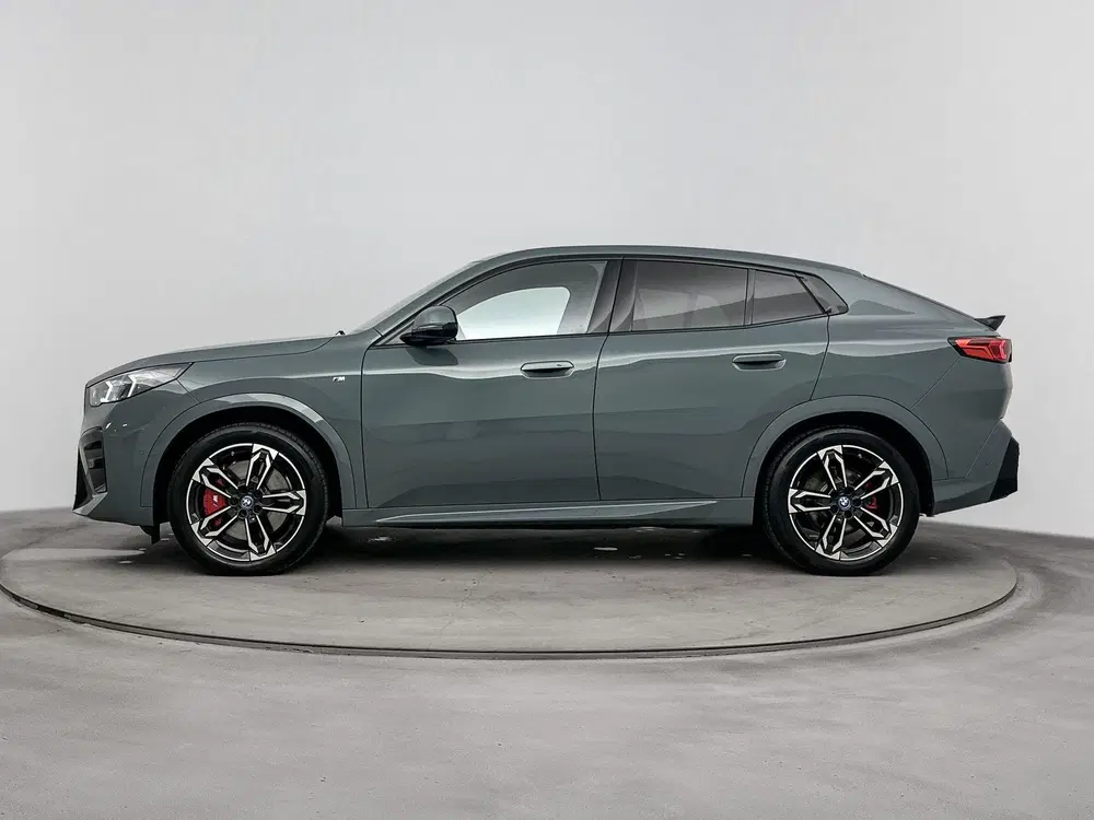 BMW iX2 eDrive20 67 kWh uit 2025, foto 2