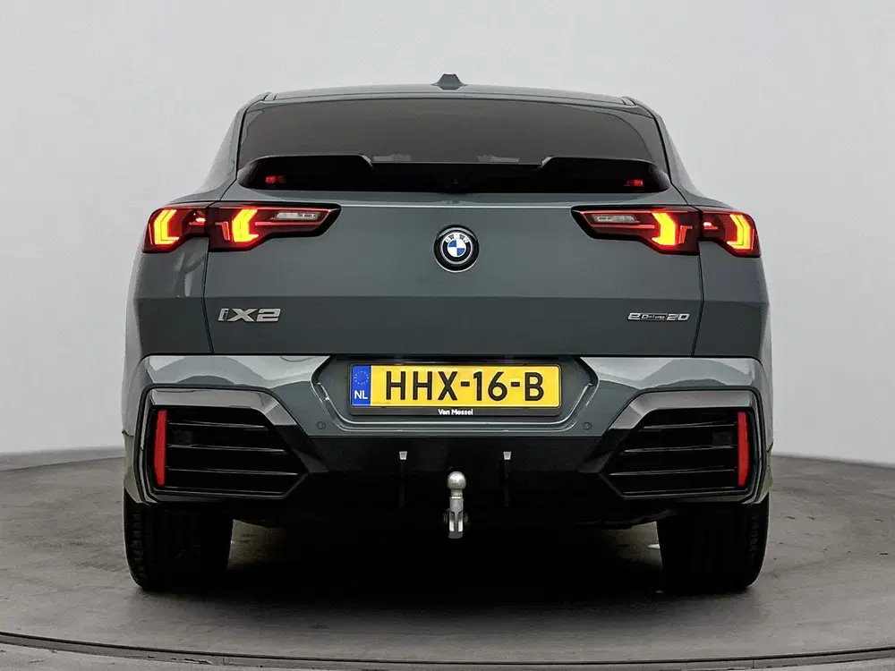 BMW iX2 eDrive20 67 kWh uit 2025, foto 3